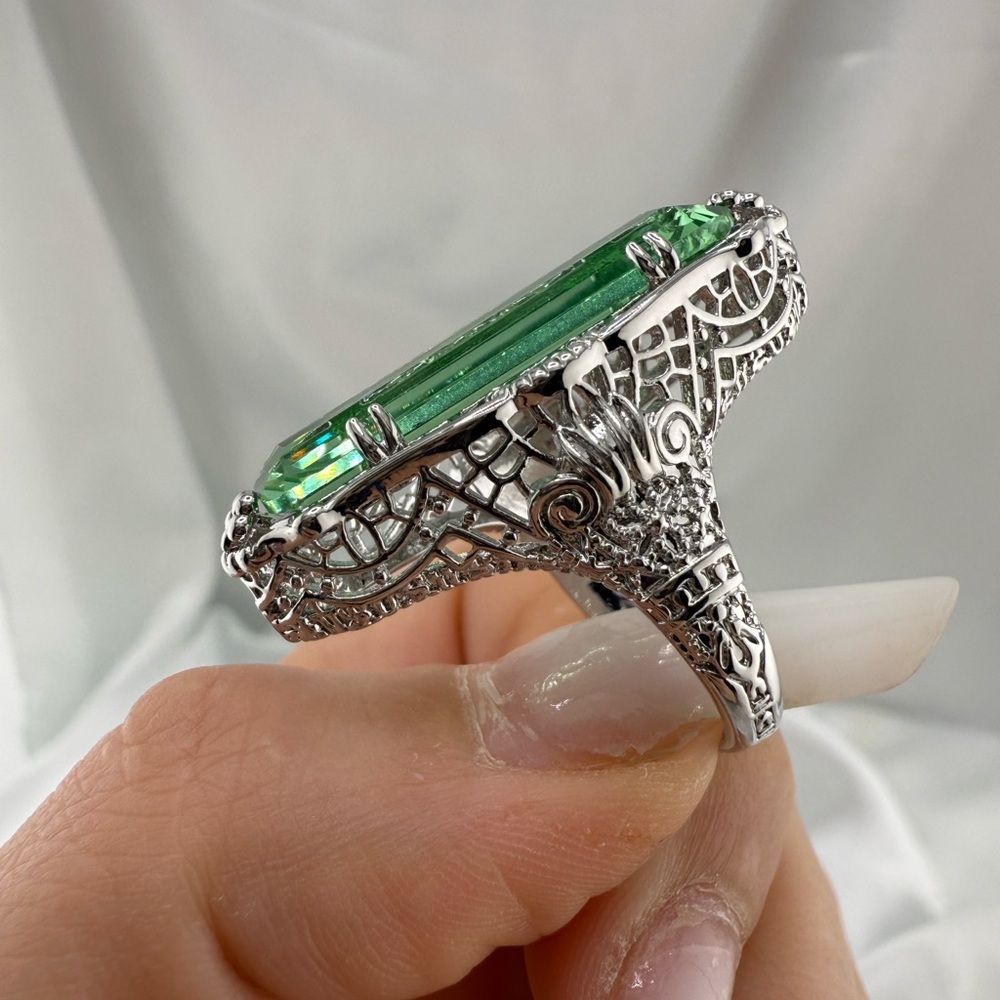 Silver color Ring with Green Gemstone - Picture 3 of 8